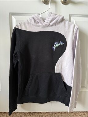 Nike Black and Light Purple Colorblock Kids Hoodie with Embroidered Detail